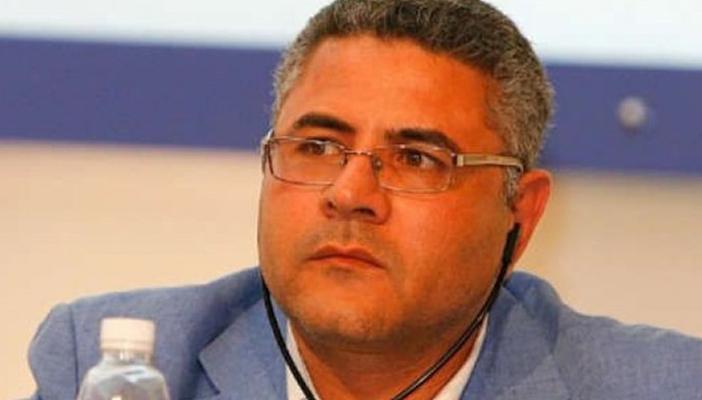 جمال عيد ساخرًا من بذخ المسؤولين: “صبّح على مصر بطبق سلطة”