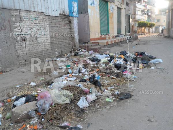 أهالي مدينة الزرقا يعانون من تراكم القمامة