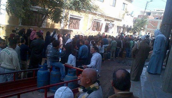 رحلة طوابير بالغربية لتحقيق أمنية “الأنبوبة”