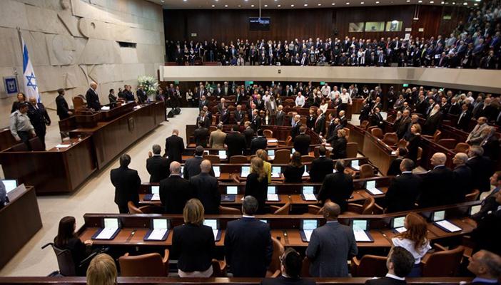 “إسرائيل” تناقش قانونا يمنع استخدام مكبرات الصوت في المساجد