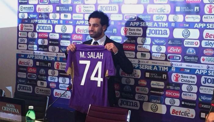 فيورنتينا يضع اسم صلاح على قميص فريقه