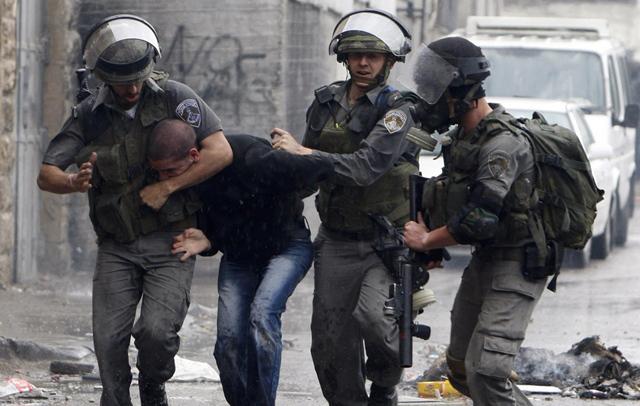 الاحتلال الإسرائيلي يعتقل 400 فلسطيني فبراير الماضي