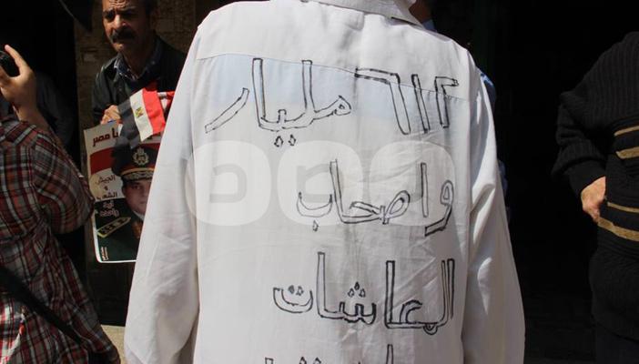 بالصور.. أصحاب المعاشات في وقفة احتجاجية بميدان طلعت حرب: نتسول لنعيش