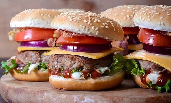 إن كنت تسعى إلى الرشاقة احذر هذه الأطعمة قبل النوم