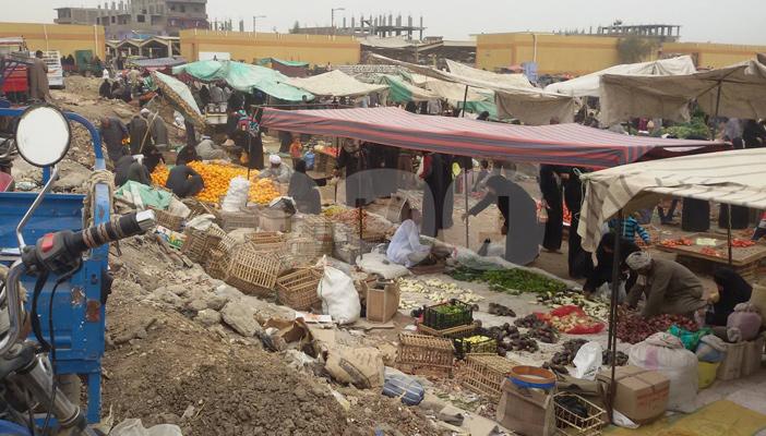 بالصور.. الأسواق العشوائية في أرمنت بالأقصر بؤر إجرام وبلطجة