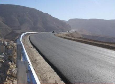 السيول تتسبب في 3 قطوع بجسر طريق “سوهاج-البحر الأحمر”