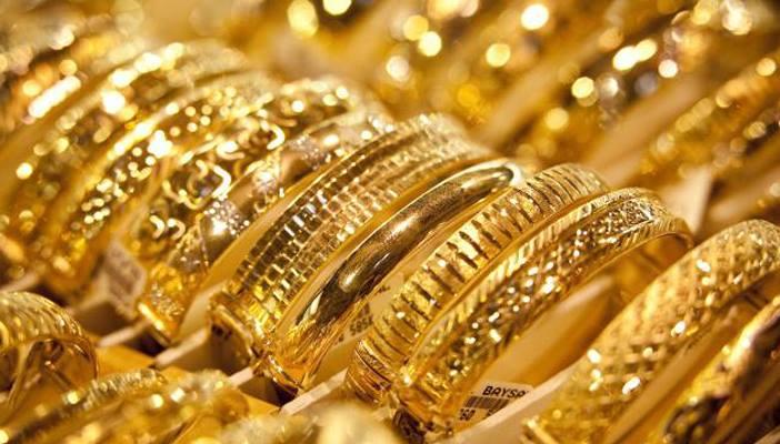 الذهب يتراجع نسبيا ويسجل 600 جنيها لعيار 21