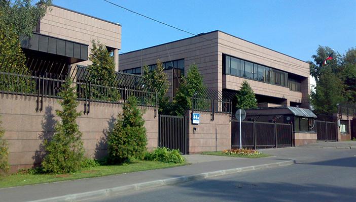 بيان: السفارة الأميركية في الكويت تدعو رعاياها لتوخي الحذر