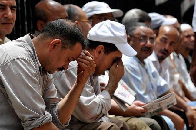 “المؤقتون” بإدارة دسوق التعليمية يحتجزون المدير العام