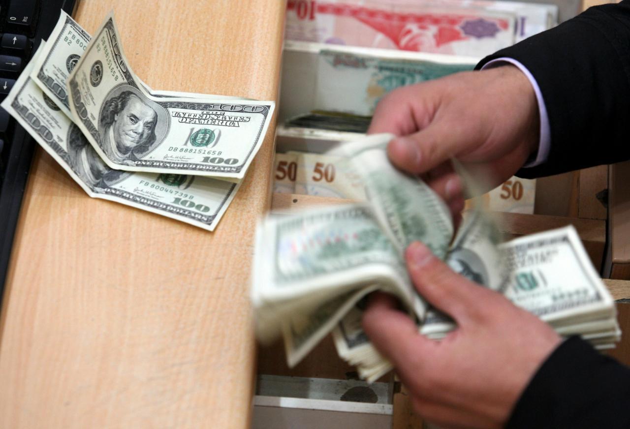 توقعات بارتفاع الدولار لـ 18.5 جنيها في السوق السوداء