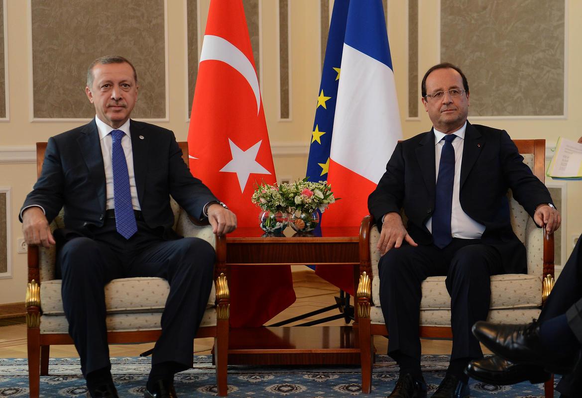 بعد استقبالها “أوغلو”.. أردوغان لباريس: شكرًا لأنكم لم تقعوا في الفخ