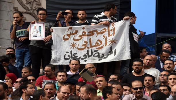 صحافة مصر بين نارين