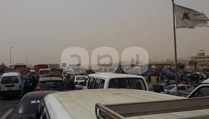 بالصور.. طلاب أكاديمية المستقبل يحتجون على مقتل “زين” بسبب الطريق