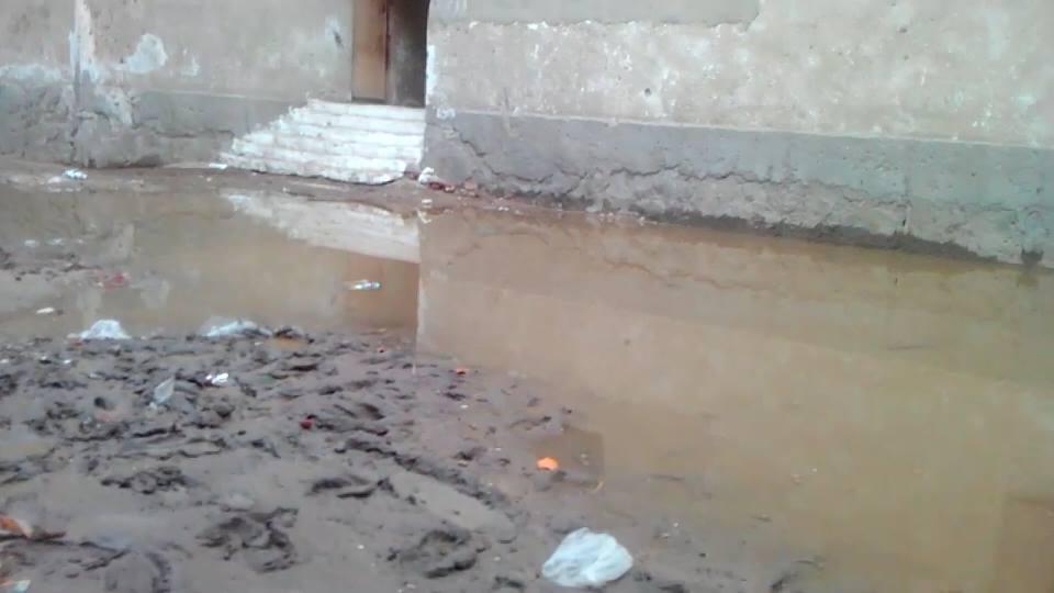 بالصور.. مياه الصرف الصحي تغرق منازل سنورس بالفيوم وسط تجاهل المسؤولين