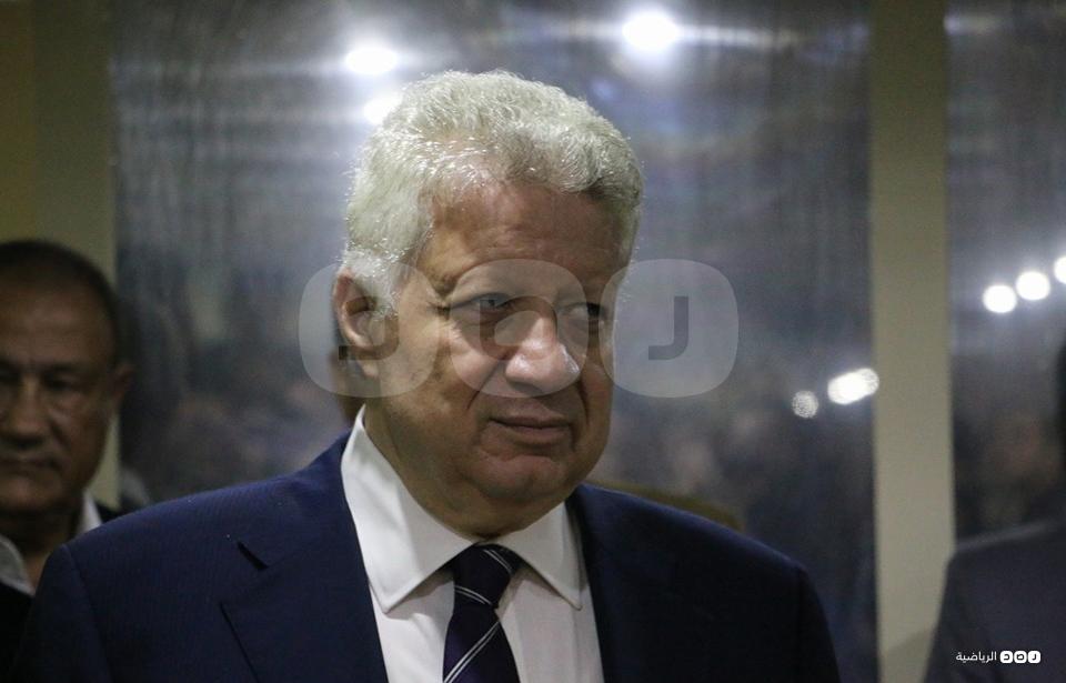 مرتضى منصور يصرف مكافأة للاعبي الزمالك بعد الفوز على “دوالا”