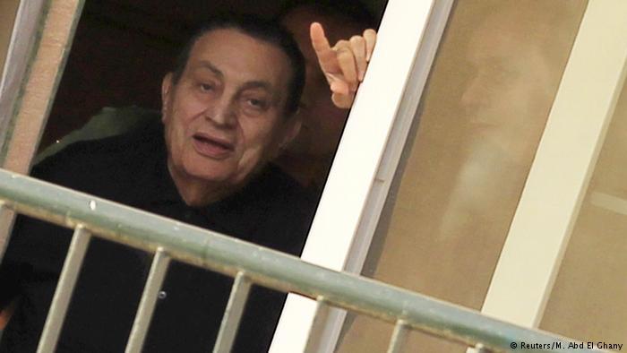 النائب العام يوافق على إخلاء سبيل مبارك.. والديب: سيعود لبيته غدا