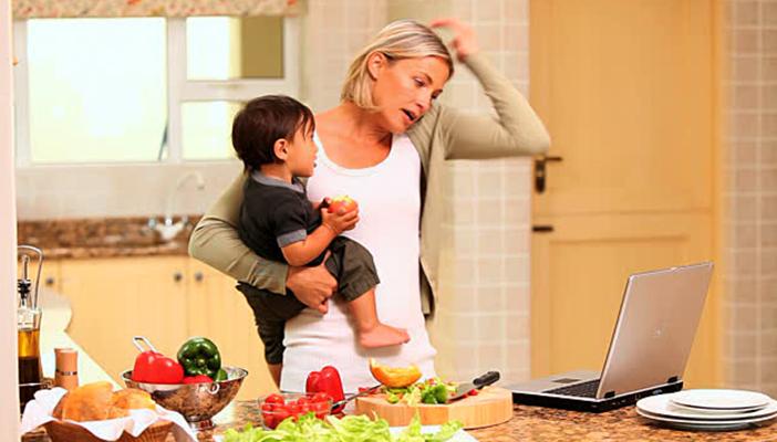 هل الأم التي تطلب وقتًا لنفسها أنانية؟