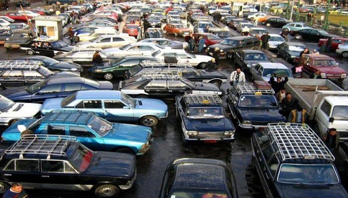 زحام مروري بشارع مراد بالجيزة بسبب كسر ماسورة مياه