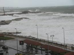 سوء الأحوال الجوية توقف الملاحة في الإسكندرية