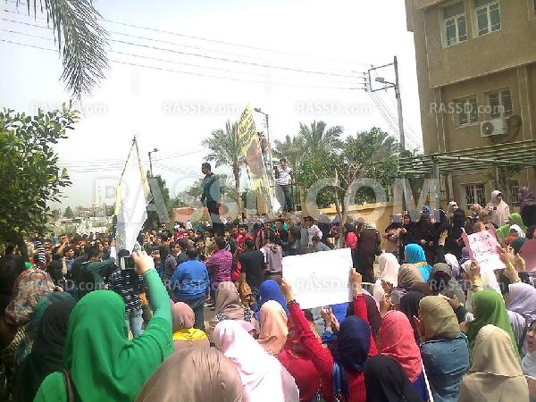 طلاب أزهر تفهنا يتظاهرون ضد الانقلاب والداخلية تعتدي عليهم