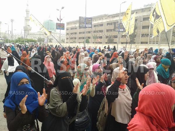 بنات الأزهر بالقاهرة يتظاهرن تنديدًا باعتقال الطالبات