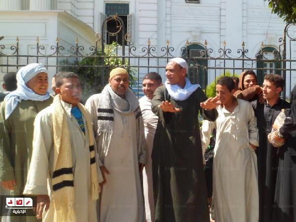 أهالي قرية أبو عزيز بالمنيا يحتجون على نقص السولار