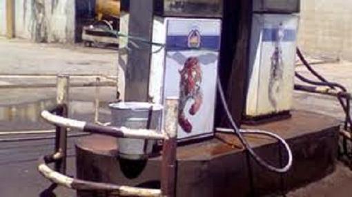 ضبط محطة وقود مغلقة منذ عامين تبيع حصتها في السوق السوداء