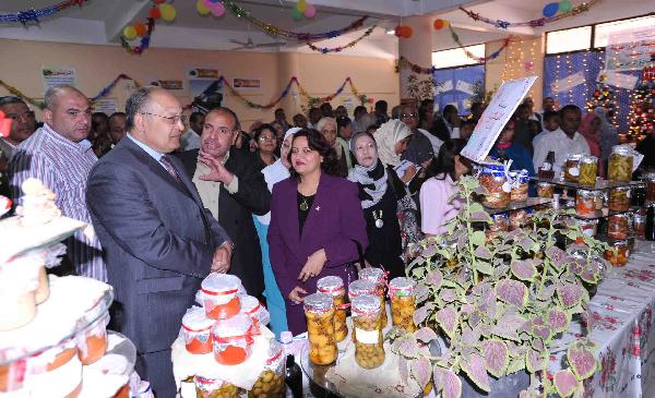 محافظ الأقصر يفتتح المعرض السنوى للمنتجات الزراعية