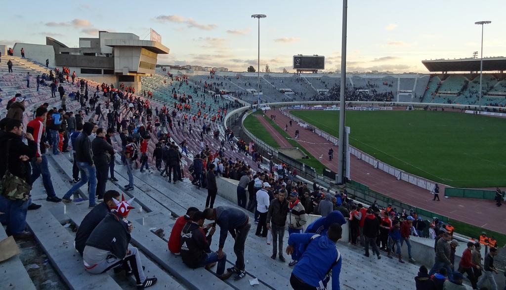 بالفيديو.. قتيلان في اشتباكات بين مشجعي “الرجاء البيضاوي” في المغرب