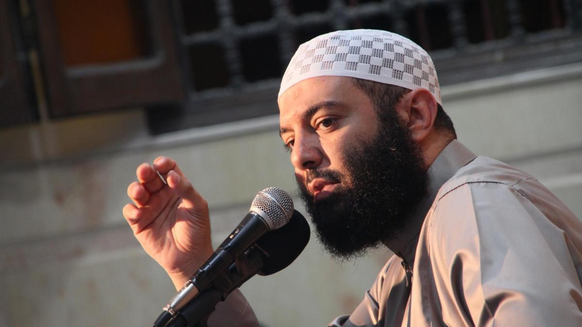 رئيس برلمانية النور ينضم لوفد بروكسل ورواد فيس بوك: اخلع هدومك يا خليل