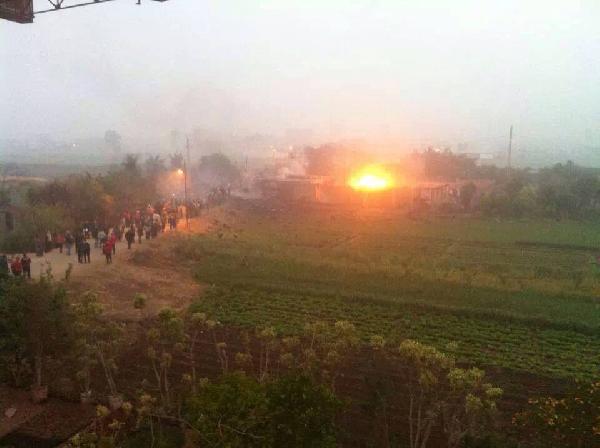 احتراق 6 سيارات و3500 أنبوبة فى حريق مستودع البراجيل