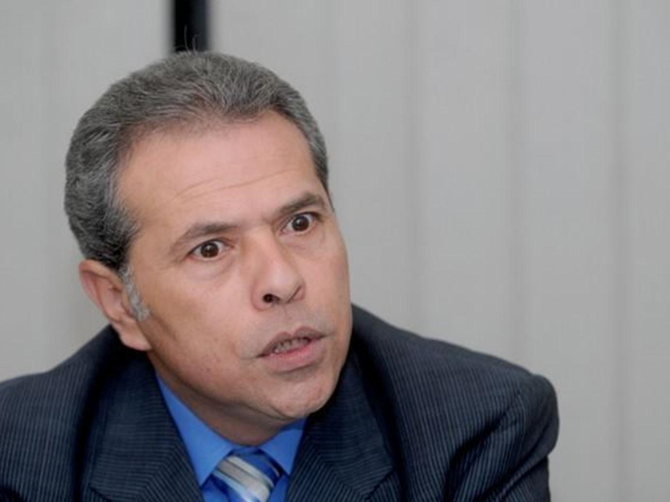 خبير دستوري: لا يوجد سبيل قانوني لعودة عكاشة إلى البرلمان