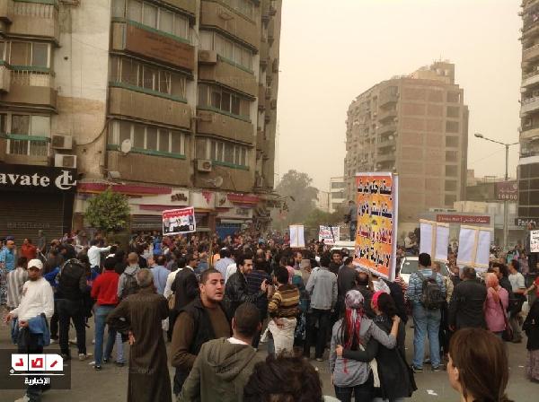 إصابة أول متظاهر.. والبلطجية يغلقون الطرق المؤدية للمقطم