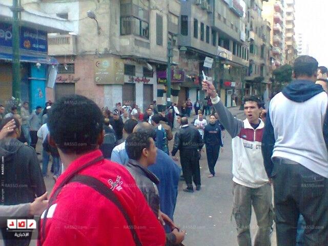 اشتباكات بين الإخوان والمتظاهرين والاعتداء على مصور رصد