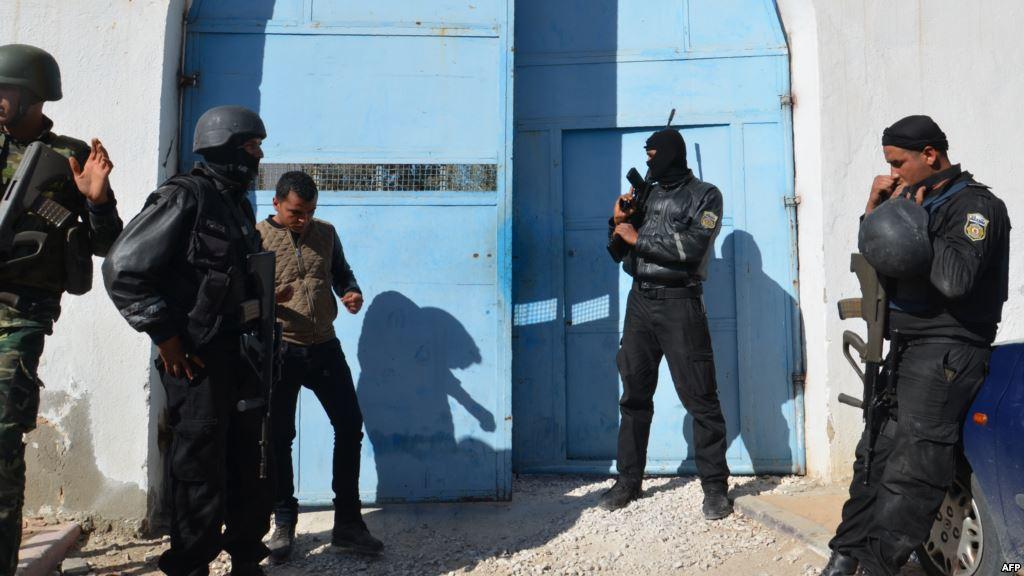 عقب إغلاقها أسبوعين.. تونس تعيد فتح معابرها الحدودية مع ليبيا