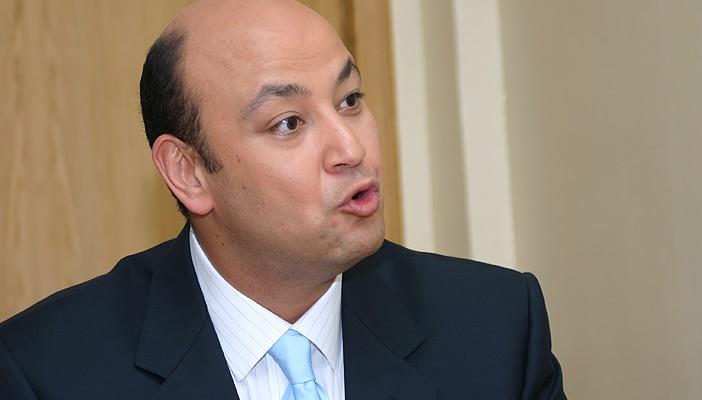 بالفيديو.. أديب يطالب المصريين بتصغير أطباق الطعام