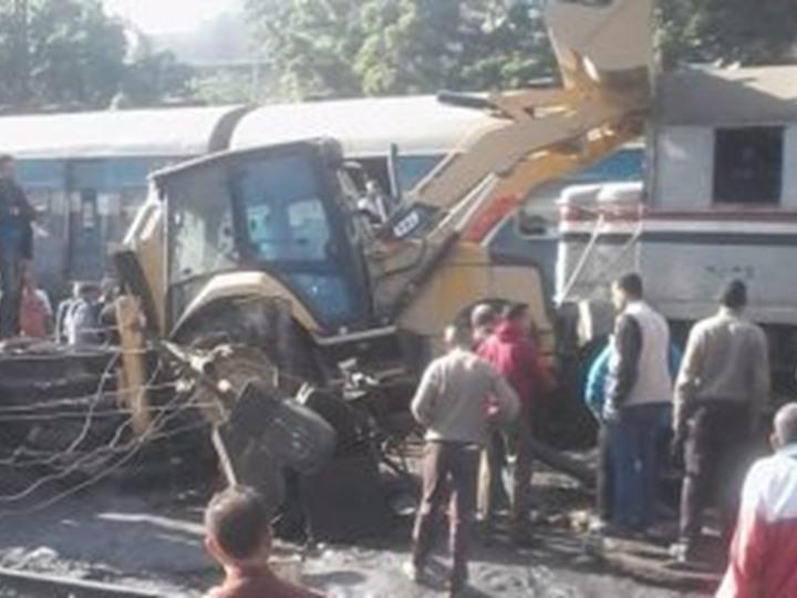 اصطدام قطار بلودر في محطة قطار سيدي جابر