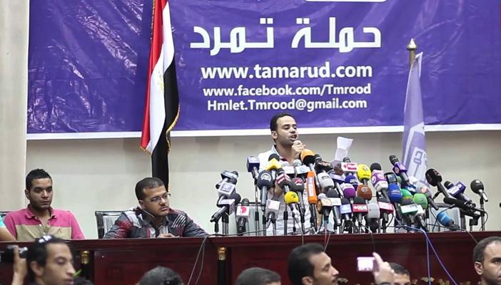 بالفيديو.. انهيار أحد مؤسسي تمرد بعد الكشف عن تلقيه أموالا من الإمارات