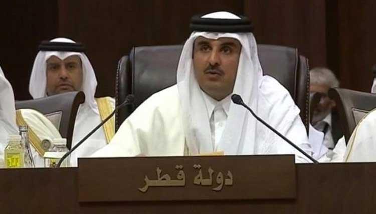 مغردو “تويتر” يسخرون من انسحاب السيسي أثناء كلمة تميم