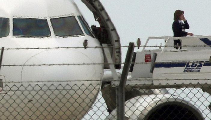 بالفيديو..الإعلام يختلف حول دوافع اختطاف الطائرة ويؤكد: النتائج كارثية