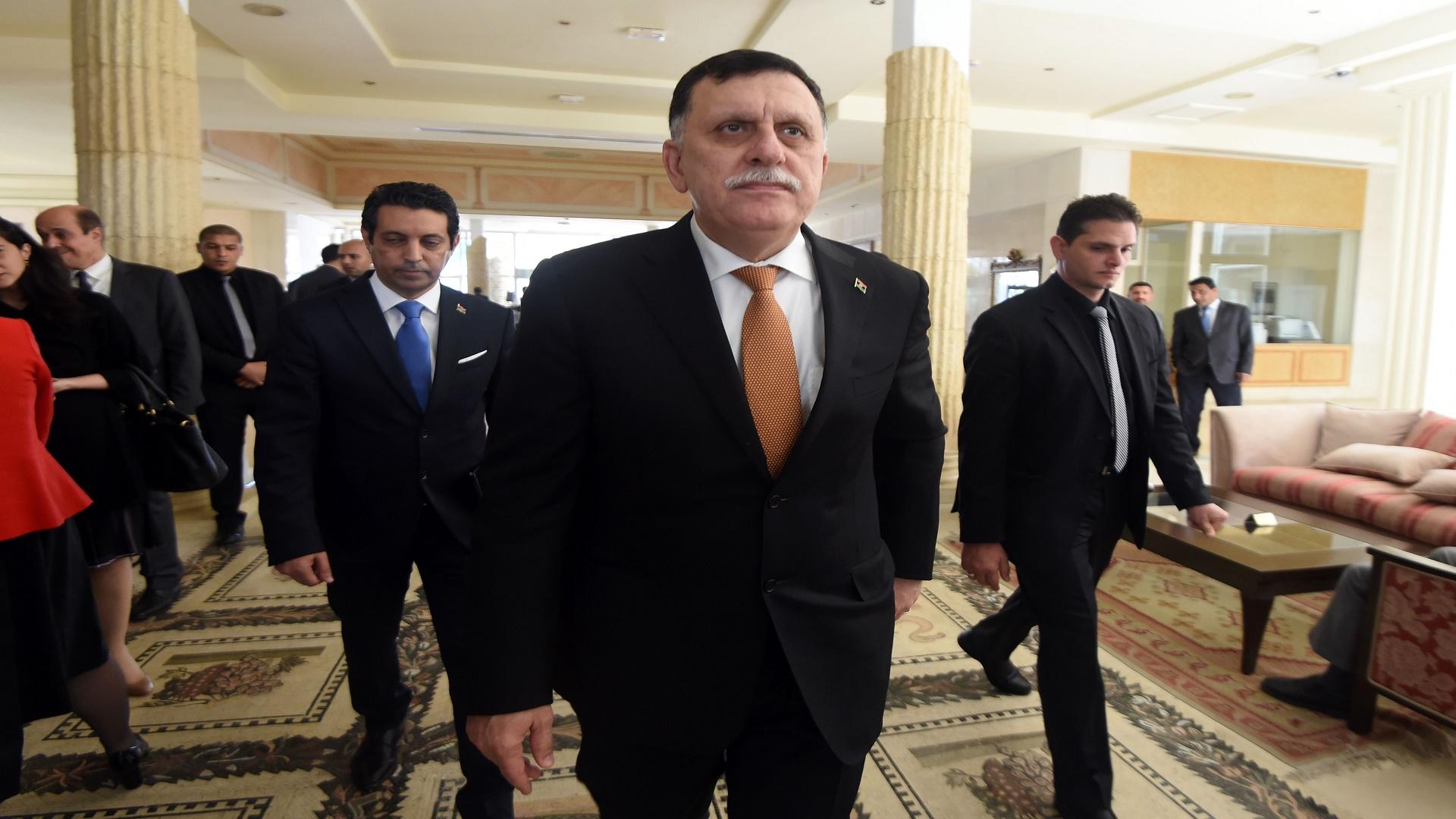 الحكومة الليبية تصل طرابلس عن طريق البحر بعد إغلاق المجال الجوي