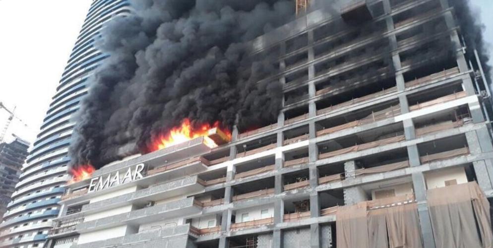 بالفيديو والصور.. حريق في أحد أبراج مدينة دبي