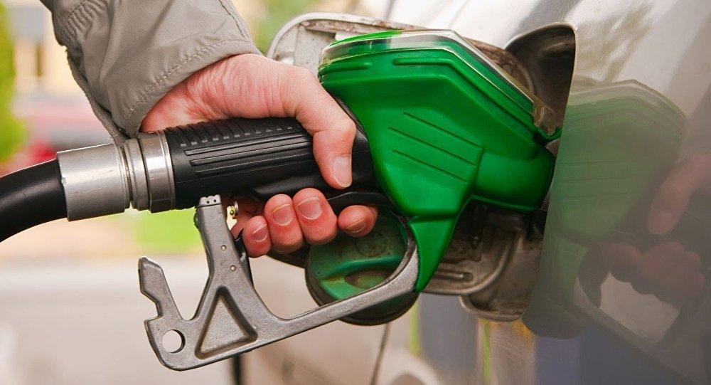 الحكومة تنفي تحديد حصة يومية لكل مواطن من البنزين