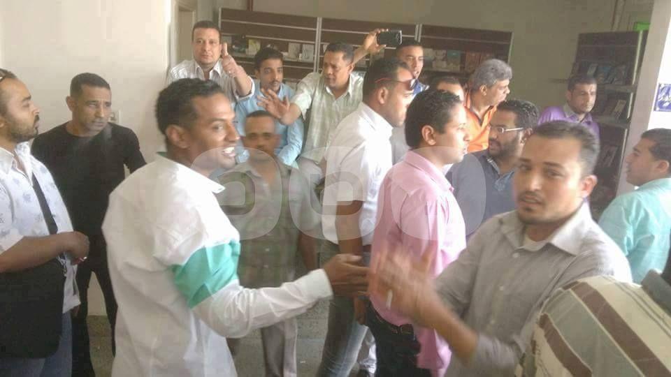 اعتصام العاملين بقصر ثقافة الأقصر احتجاجا على فصلهم