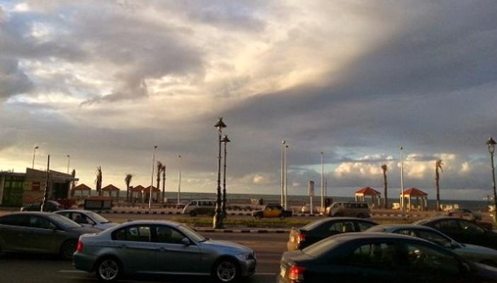 طقس متقلب اليوم وغدًا.. وإغلاق عدة موانئ مصرية