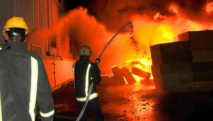 حريق ضخم يلتهم 11 منزلا بالأقصر