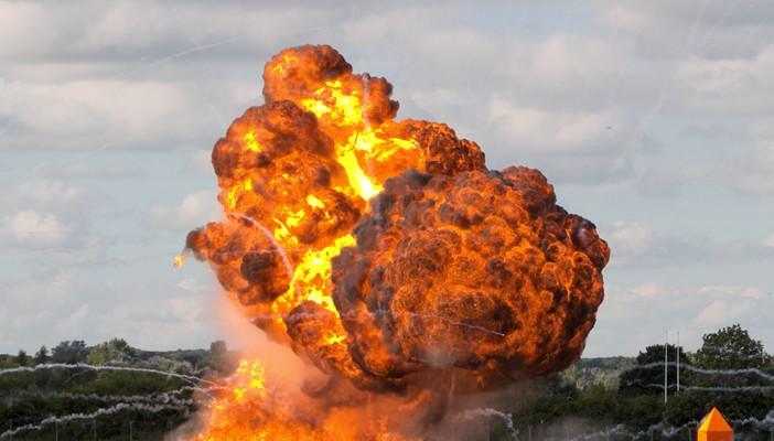 الجيش يفجر سيارة مدنية اشتبه في كونها مفخخة