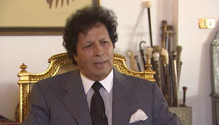 حكومة محلب تطعن على السماح لأحمد قذاف الدم بالسفر