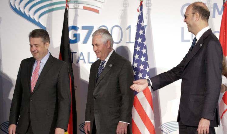 أميركا تعلن نهاية “الأسد” وروسيا تهدد بالرد حال تعرض سوريا لاعتداء آخر