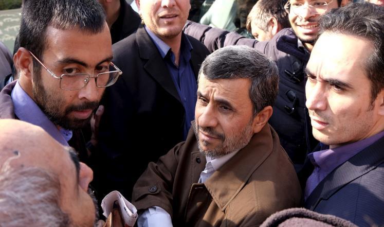 نجاد يتحدى خامنئي ويترشح للانتخابات الإيرانية.. وهذا سلاحه للفوز